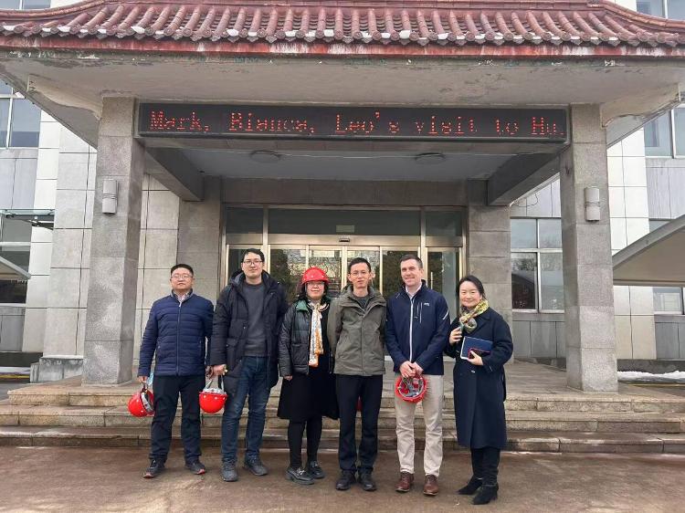 Eaton American businessmen to Laiwu enterprises to visit and exchange