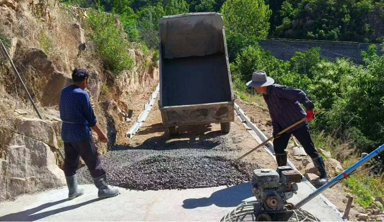 茶业口镇高白杨村：党群携手建好路 乡村振兴启新程