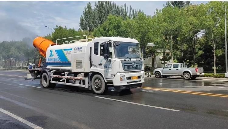 魅力莱芜建设再添新“神器” 纯电动道路扫路机“上岗”了 - 莱芜生活网
