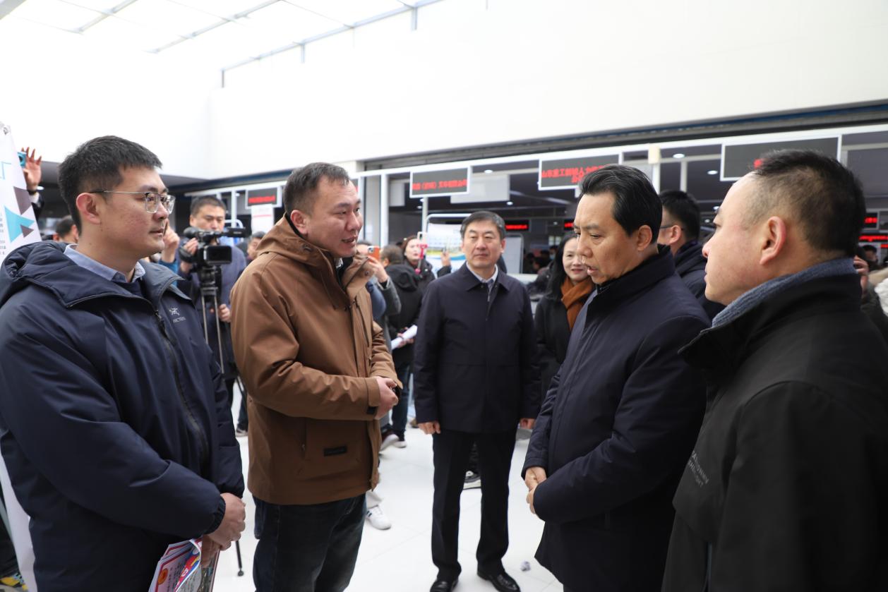 “春风送岗促就业 精准服务暖民心”济南市（莱芜区）2025年春风行动专场招聘会举行 - 莱芜生活网
