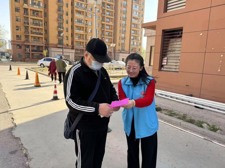 社会主义核心价值观“三个融入”丨张家洼街道鲁矿东区社区开展反邪教宣传活动