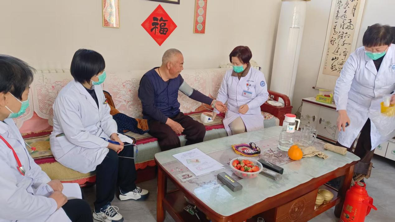 济南市人民医院“老乡服务团”走进寨里镇周家洼村开展义诊暨健康服务行动 - 莱芜生活网