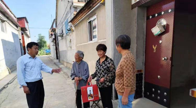 走访慰问暖民心 传递关爱筑和谐 寨里镇郝家沟村开展走访慰问活动 - 莱芜生活网