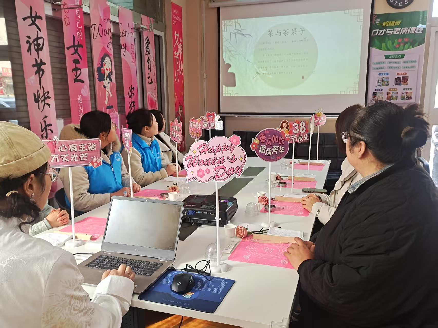 鹏泉街道冯家林社区：巧手做茶果 品味生活之美