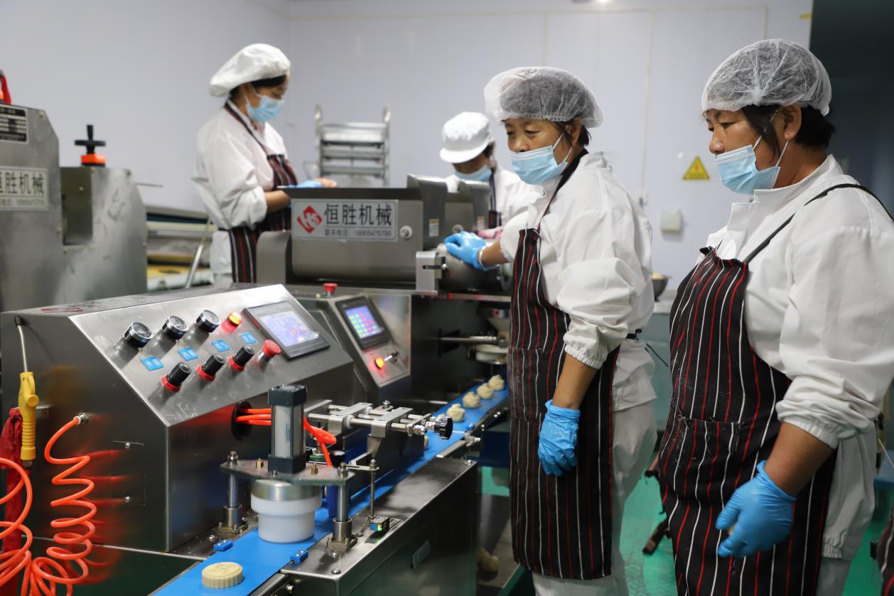 月饼化作“致富饼” 带增收促振兴 雪野街道康寿山食品助力经济繁荣推动乡村振兴阔步前行 - 莱芜生活网