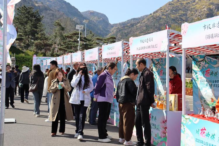 高庄街道：梨花盛放引客来 黄河大集展新彩