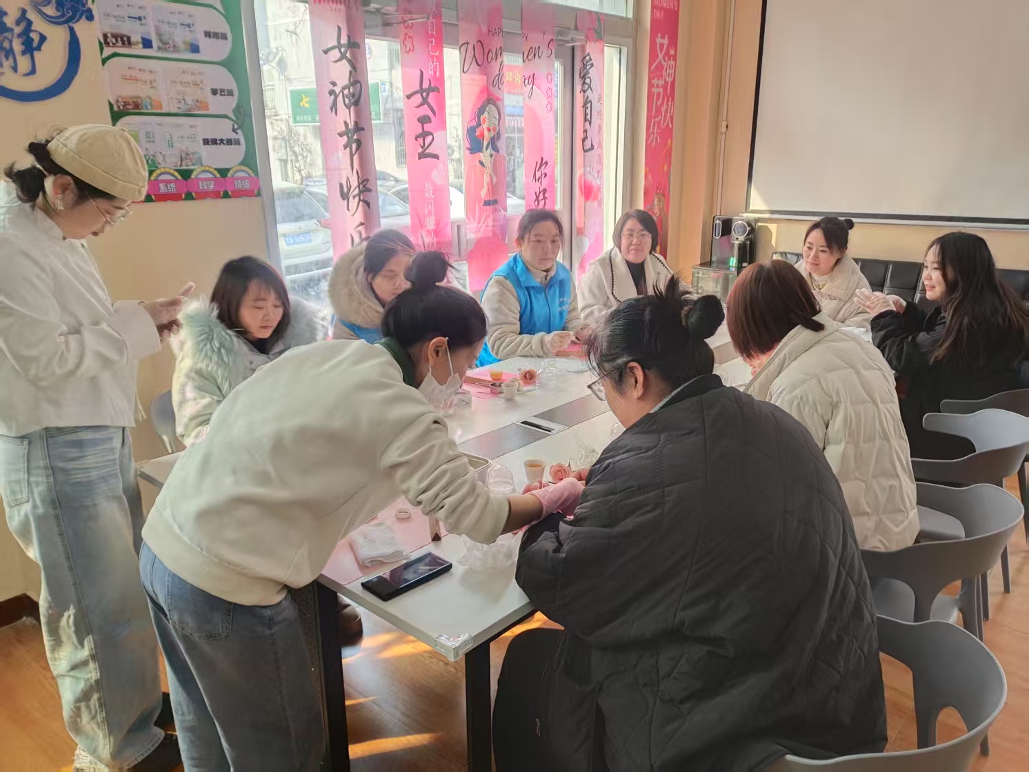 鹏泉街道冯家林社区：巧手做茶果 品味生活之美 - 莱芜生活网