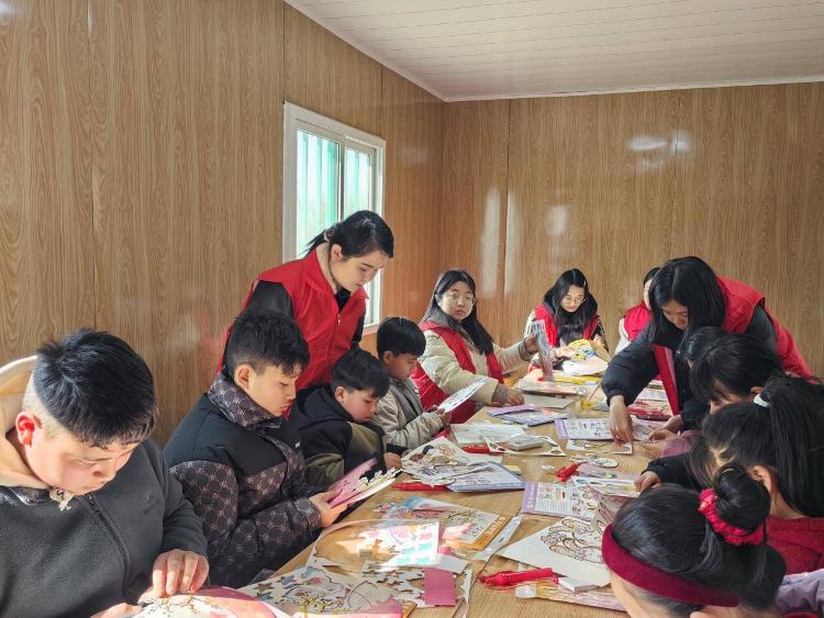 Laiwu District to carry out the "colored lanterns reflect the childlike "cage" of Chinese feelings" cultural exchange activities - 莱芜生活网