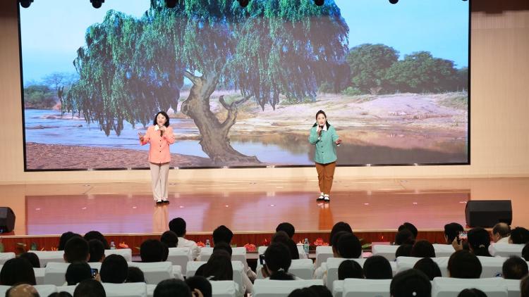 阔步新征程 奋进新时代――莱芜区鹏泉街道举行2024年教师节典礼 - 莱芜生活网