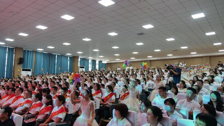 阔步新征程 奋进新时代――莱芜区鹏泉街道举行2024年教师节典礼 - 莱芜生活网