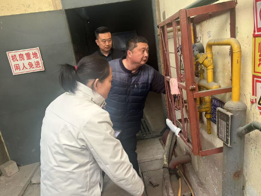 大王庄镇聘请第三方安全专家到辖区涉氨冷库开展安全检查