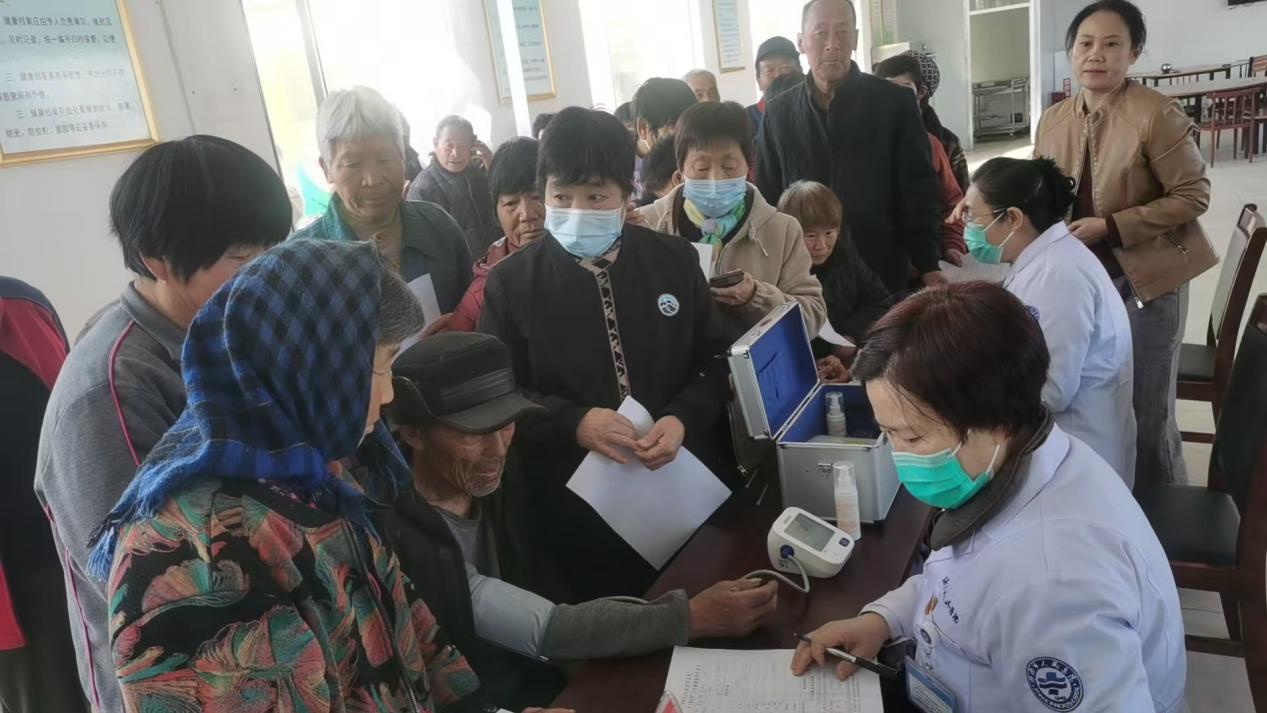 济南市人民医院“老乡服务团”走进寨里镇周家洼村开展义诊暨健康服务行动 - 莱芜生活网