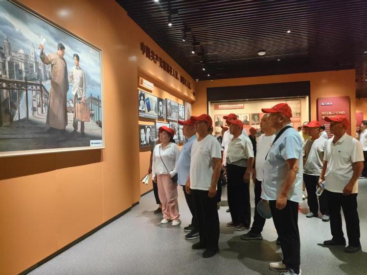 羊里街道辛兴东北村党支部开展红色研学 - 莱芜生活网