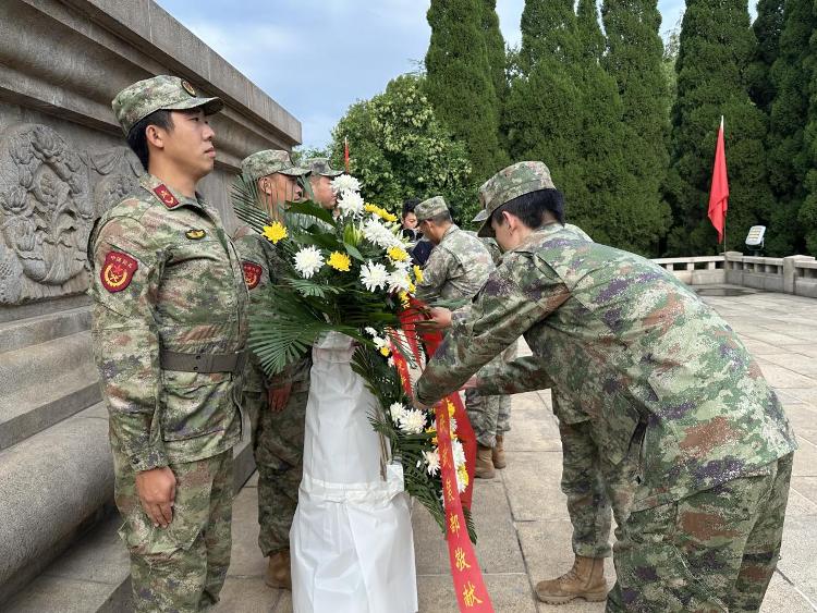 国防教育月 | 莱芜战役纪念馆迎来特殊参观者：200余名预定新兵赓续红色血脉 - 莱芜生活网
