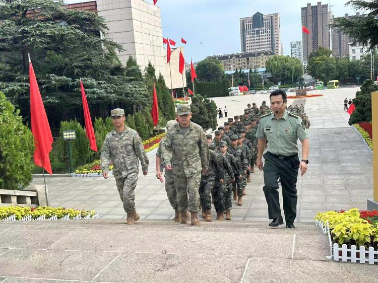 国防教育月 | 莱芜战役纪念馆迎来特殊参观者：200余名预定新兵赓续红色血脉 - 莱芜生活网