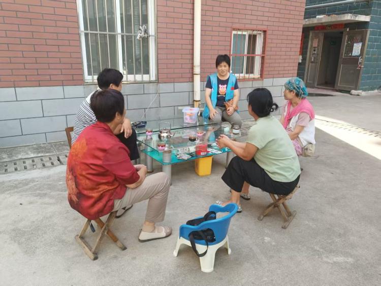 莱芜区凤城街道吕花园社区：网格晨会听民意 政策宣传入民心 - 莱芜生活网