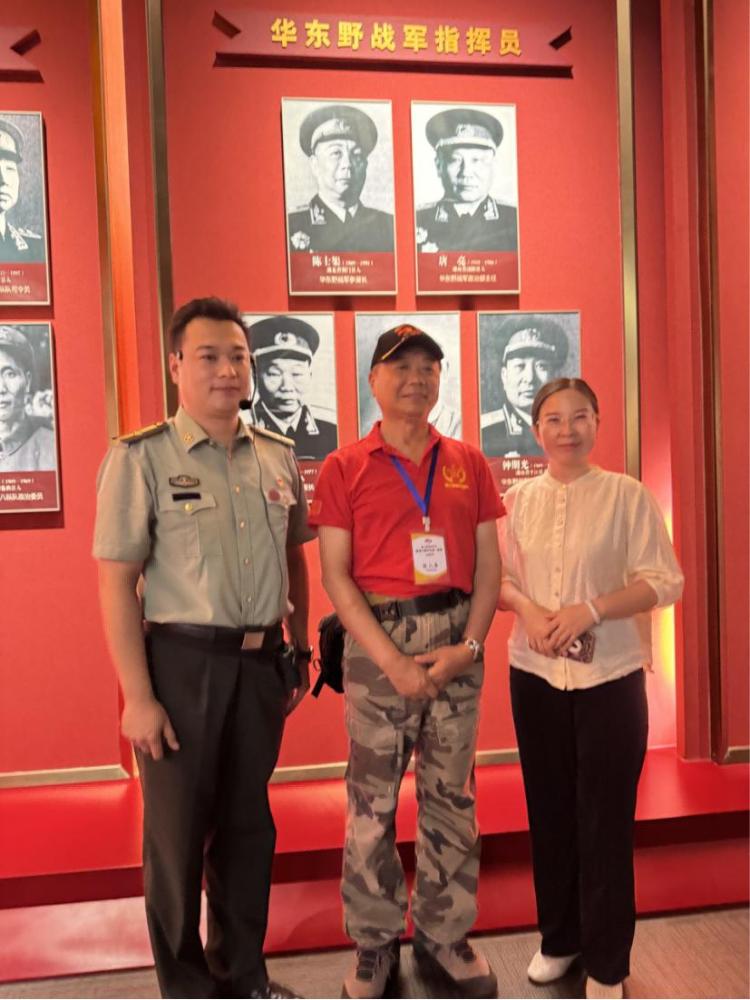 国防教育月｜第三野战军后代参观莱芜战役纪念馆，捐赠图书传承红色记忆 - 莱芜生活网