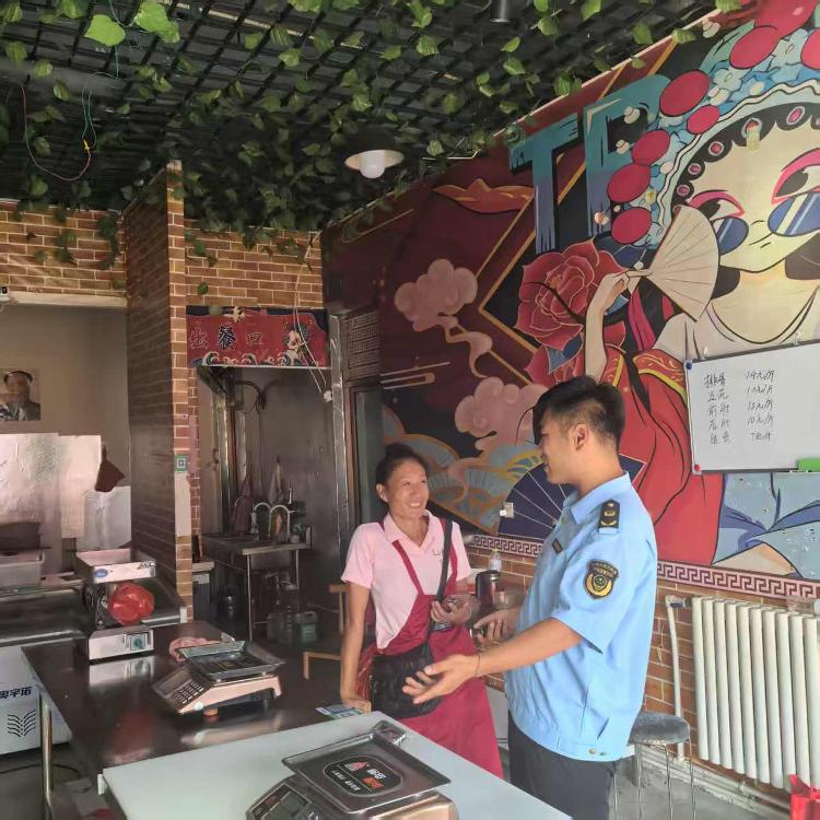 莱芜区杨庄市场监管所开展节前肉制品专项检查