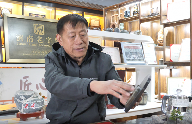 指尖 “复活” 五亿年记忆：莱芜非遗传承人亓树军的燕子石传奇