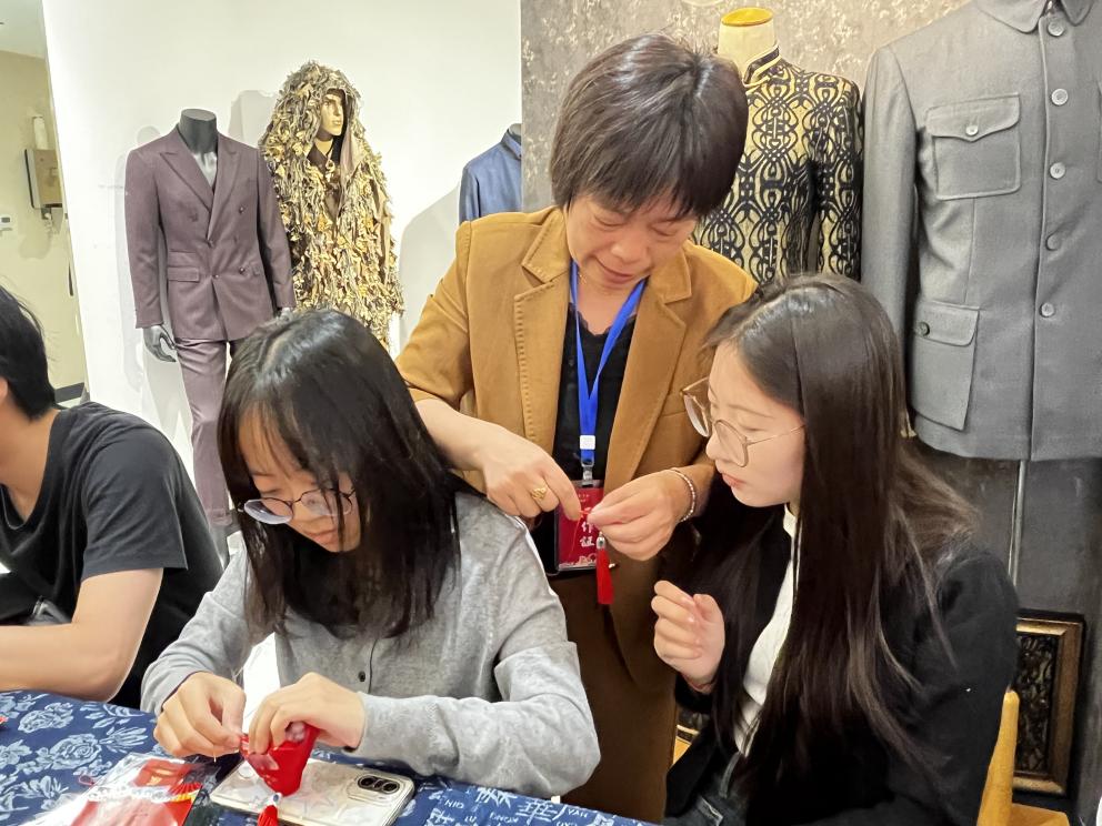 【一年四季・泉在济南】方下街道开展“锦绣双节・非遗焕彩”青年主题活动 - 莱芜生活网