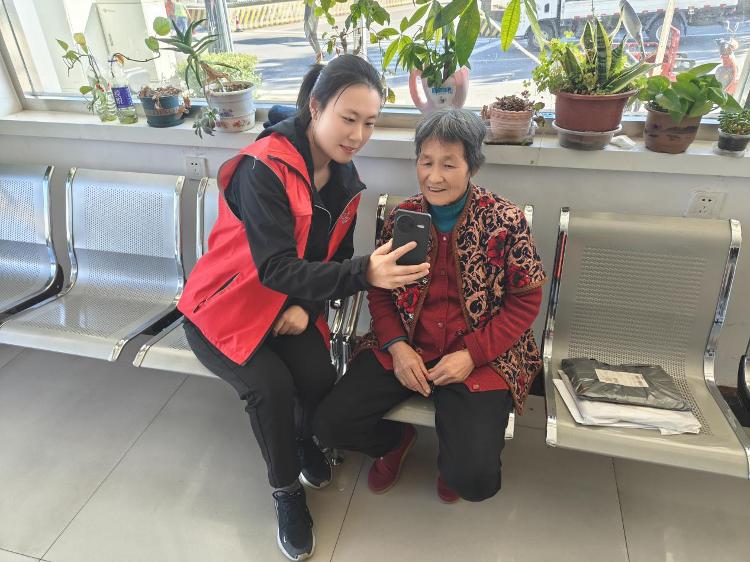 认证宣讲进社区，上门服务暖人心――莱芜区和庄镇社工站养老待遇资格认证宣传活动