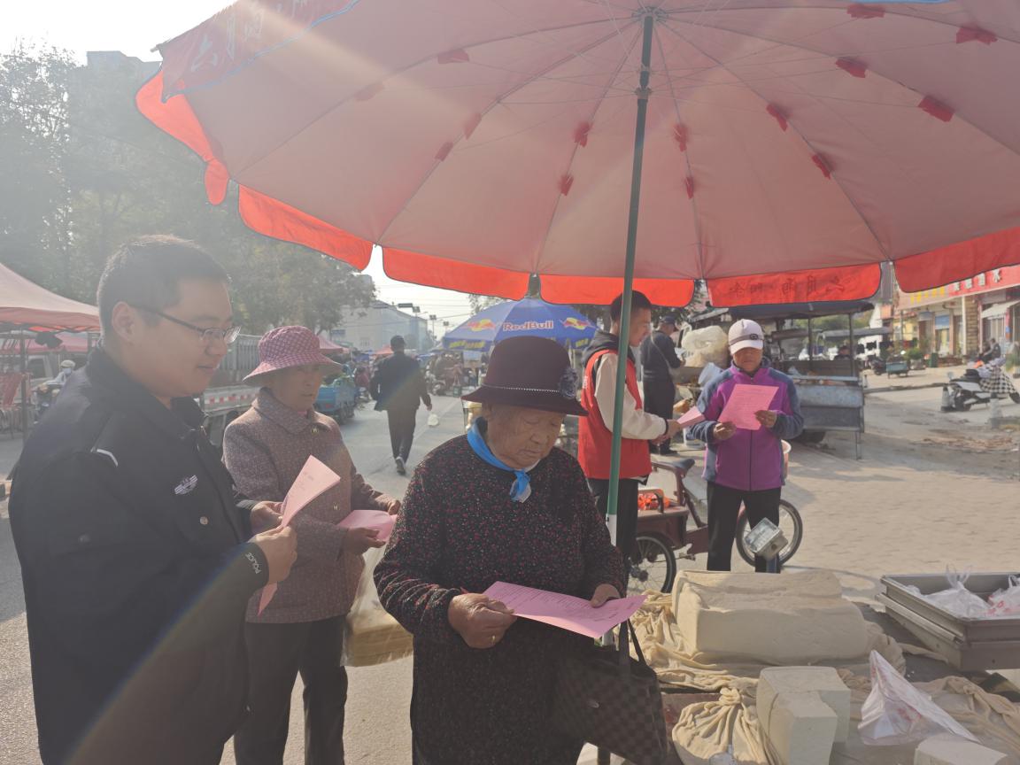 济南市莱芜区公安分局口镇派出所深入集市开展禁毒宣传活动