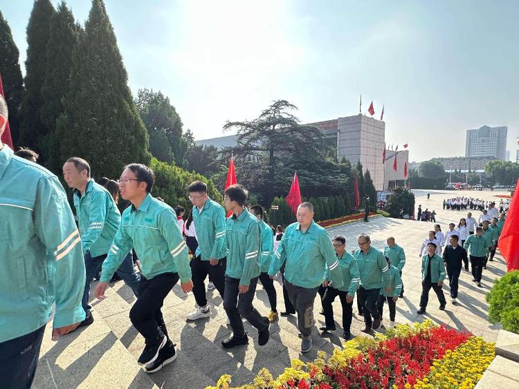 2025年莱芜区向人民英雄敬献花篮仪式在莱芜战役纪念馆举行 - 莱芜生活网