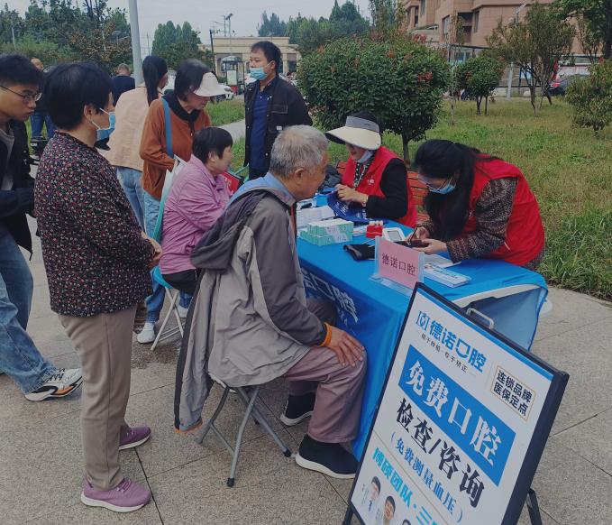 【社会主义核心价值观“五个融入”】莱芜区张家洼街道鲁矿西区社区开展“邻里牵手迎双节，情满社区暖人心”志愿服务活动