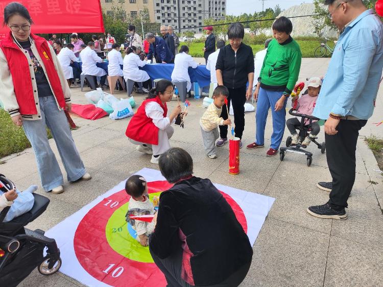 【社会主义核心价值观“五个融入”】莱芜区张家洼街道鲁矿西区社区开展“邻里牵手迎双节，情满社区暖人心”志愿服务活动 - 莱芜生活网