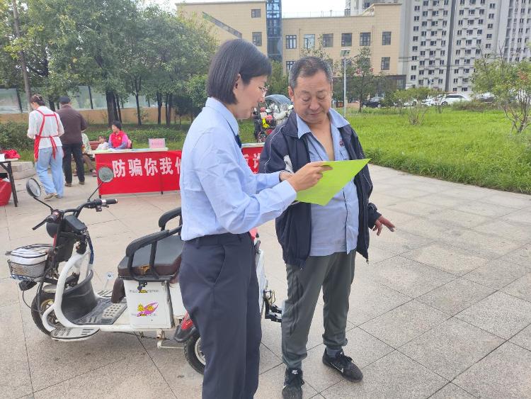 【社会主义核心价值观“五个融入”】莱芜区张家洼街道鲁矿西区社区开展“邻里牵手迎双节，情满社区暖人心”志愿服务活动 - 莱芜生活网