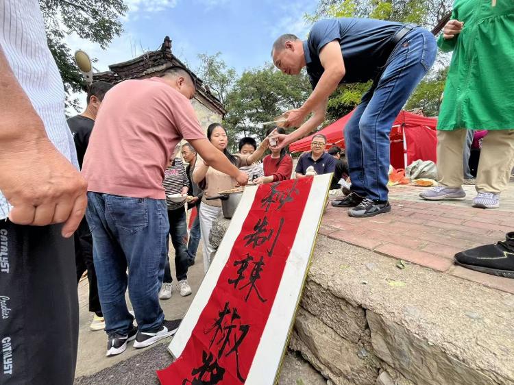 莱芜区和庄镇车南峪村大锅菜“出圈”，乡村热闹度拉满 - 莱芜生活网