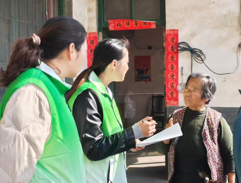 【“暖心居”助老服务】莱芜区杨庄镇下马家泉村:“敬老月”里暖意浓 金融民政社工联动护老安 - 莱芜生活网