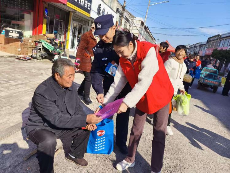 莱芜区牛泉镇：扫黑除恶宣传进集市 筑牢基层安全第一道防线 - 莱芜生活网