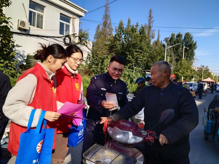 莱芜区牛泉镇：扫黑除恶宣传进集市 筑牢基层安全第一道防线