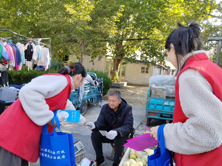 莱芜区牛泉镇：反邪教宣传进大集 守护平安与和谐 - 莱芜生活网