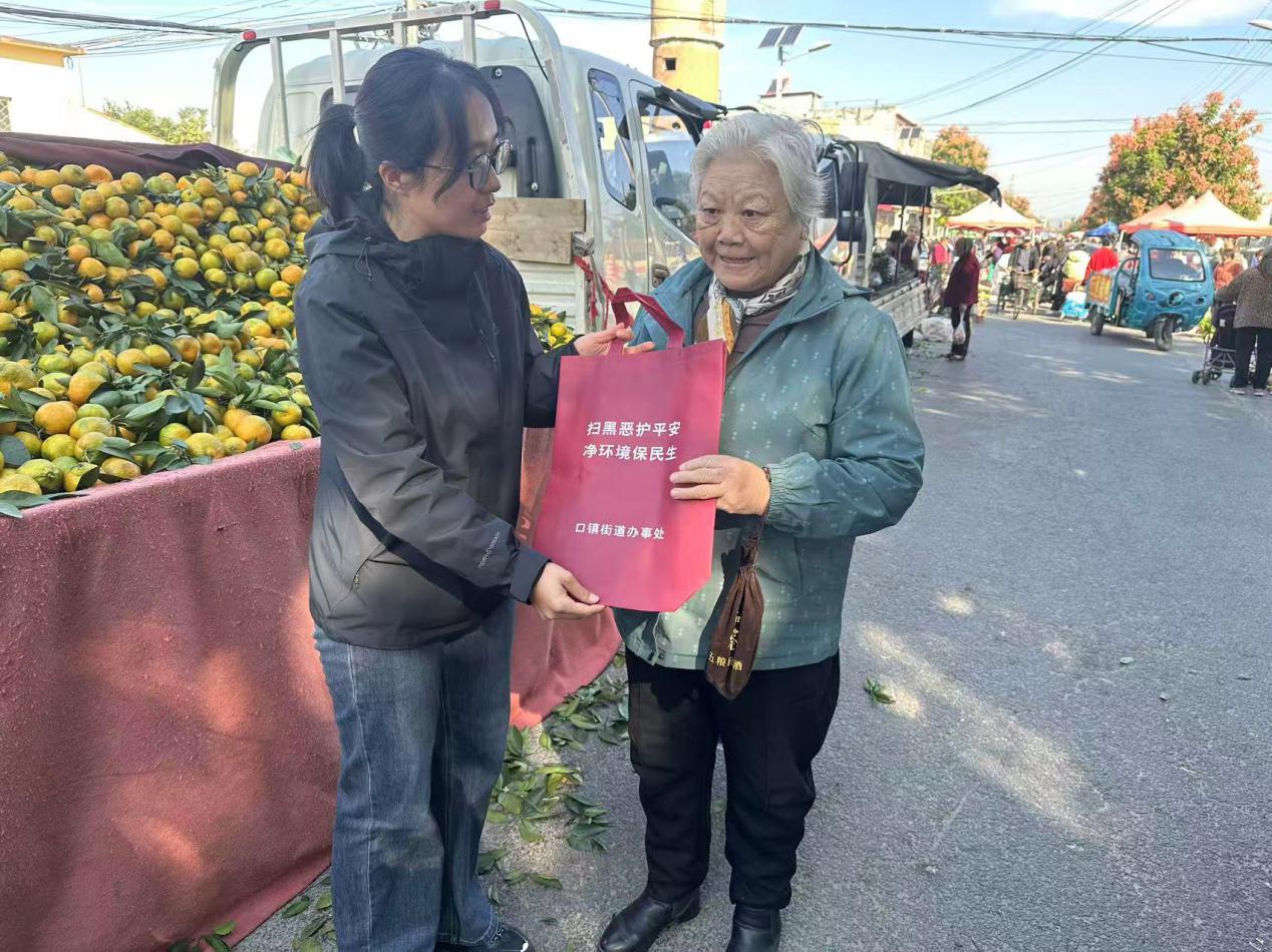 常态化扫黑除恶宣传进集市 筑牢基层安全第一道防线 - 莱芜生活网