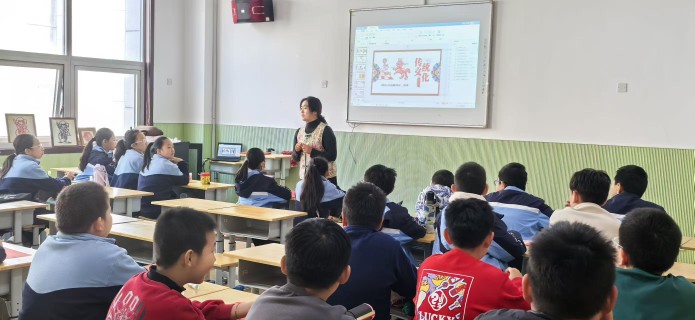 剪纸传艺润童心 莱芜区大王庄镇“她力量”点亮传统文化课堂