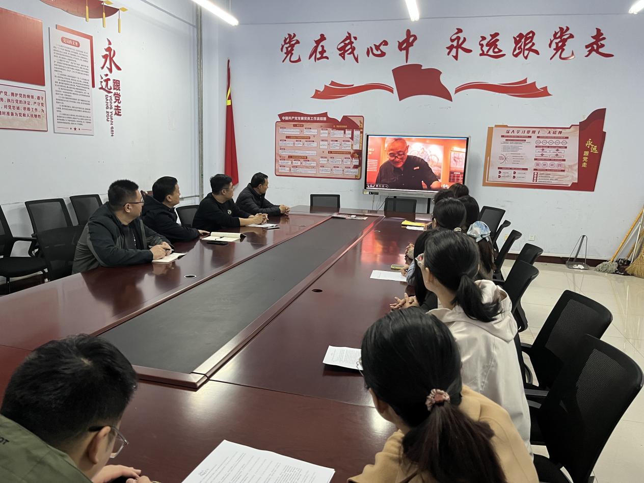 莱芜职业中专第三党支部开展十一月份主题党日活动