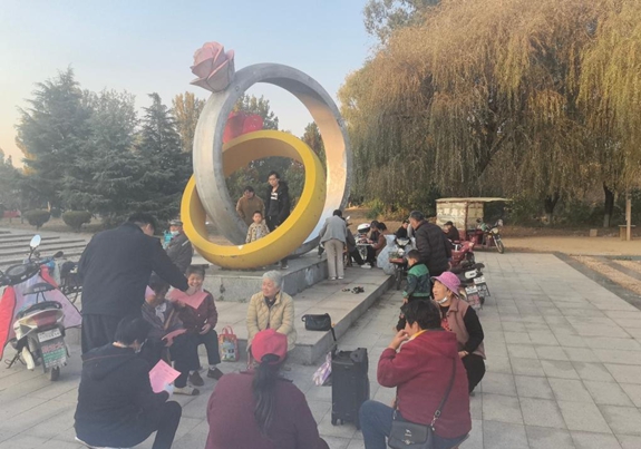 济南市公安局莱芜区分局口镇派出所深入龙马河公园开展反邪教宣传活动