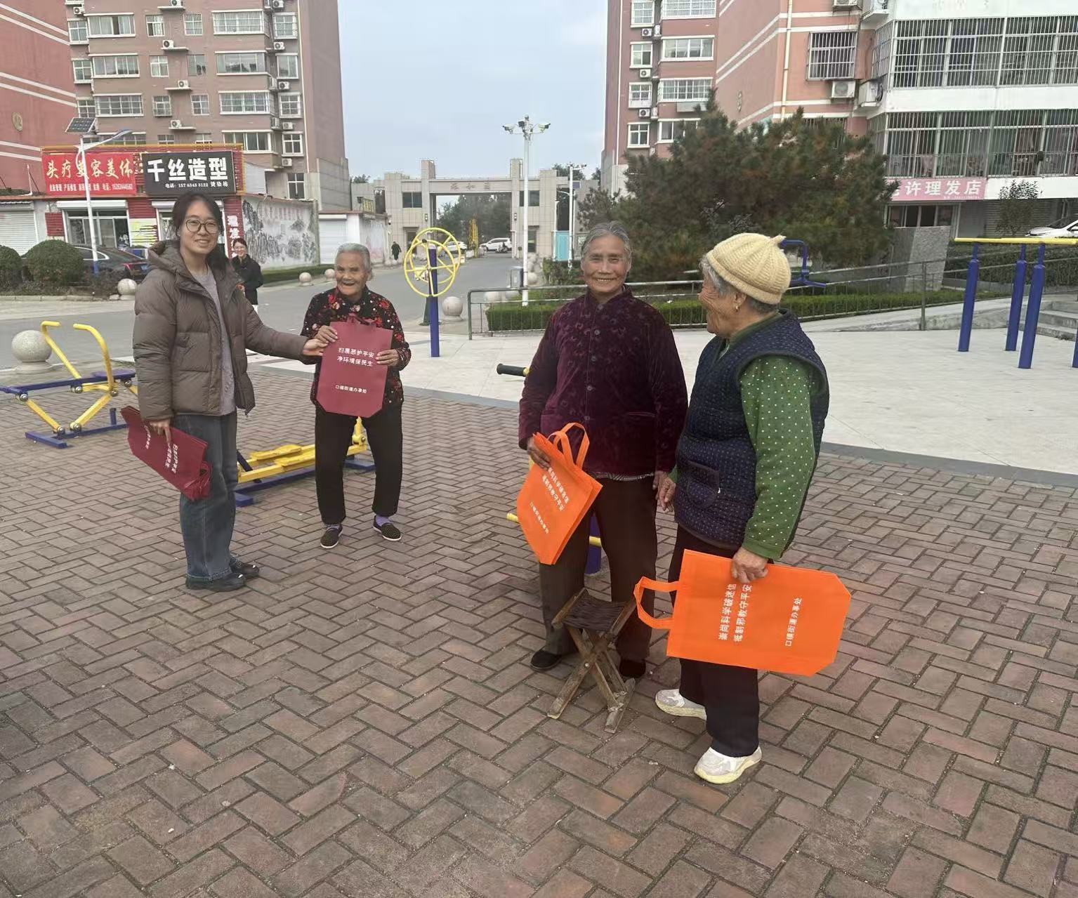 莱芜区口镇街道：社区商户齐联动 反邪宣传护民生