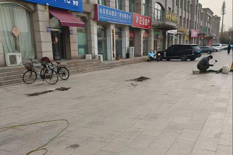 【美德信用 幸福鹏泉】莱芜区鹏泉街道：迅速行动解民忧 修复花砖保畅通