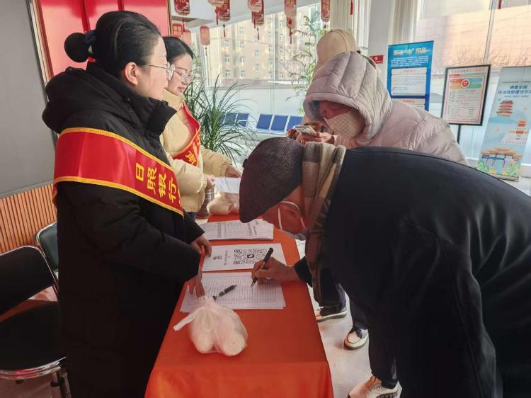 【社会主义核心价值观“五个融入”】莱芜区凤城街道珍珠花园社区：金融知识进社区 反诈宣传零距离