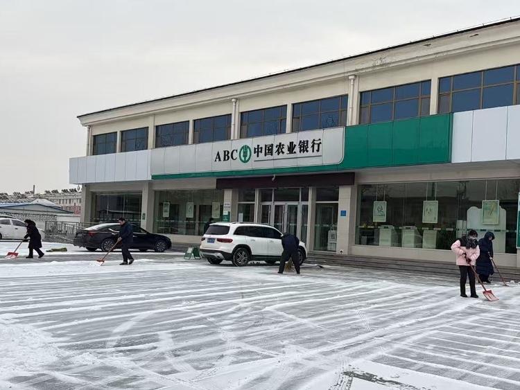 莱芜区高庄街道：全力落实“门前五包” 组织力量高效清理积雪保畅通