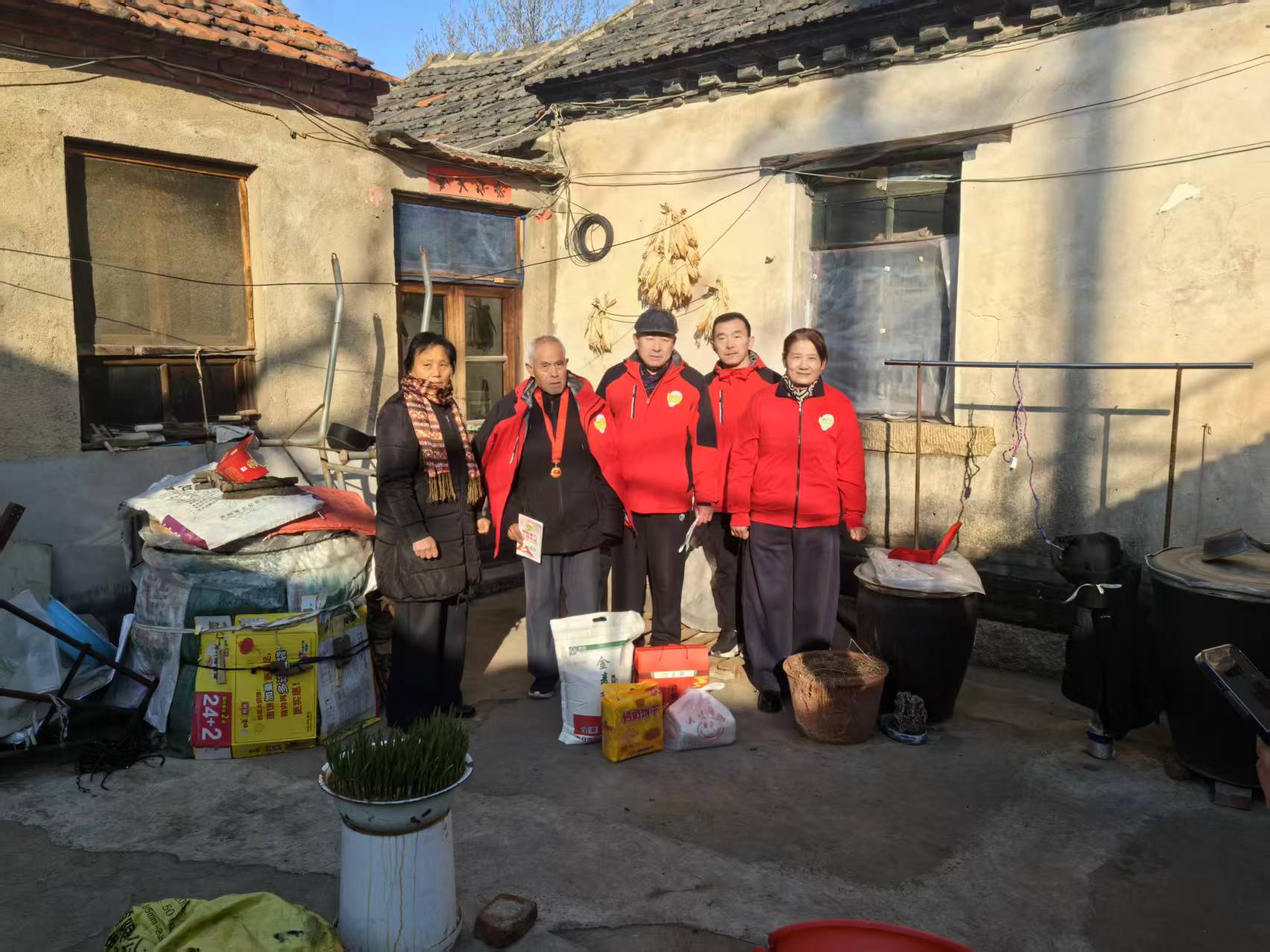 【社会主义核心价值观“五个融入”】莱芜区大王庄镇前张街村携手莱芜红石公益服务中心开展暖心慰问志愿服务活动 - 莱芜生活网