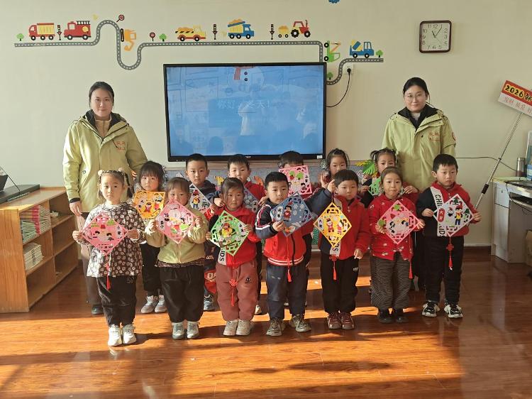 冬韵藏美好，手作暖童心――莱芜区和庄镇社工站开展“你好，冬天”冬日主题活动