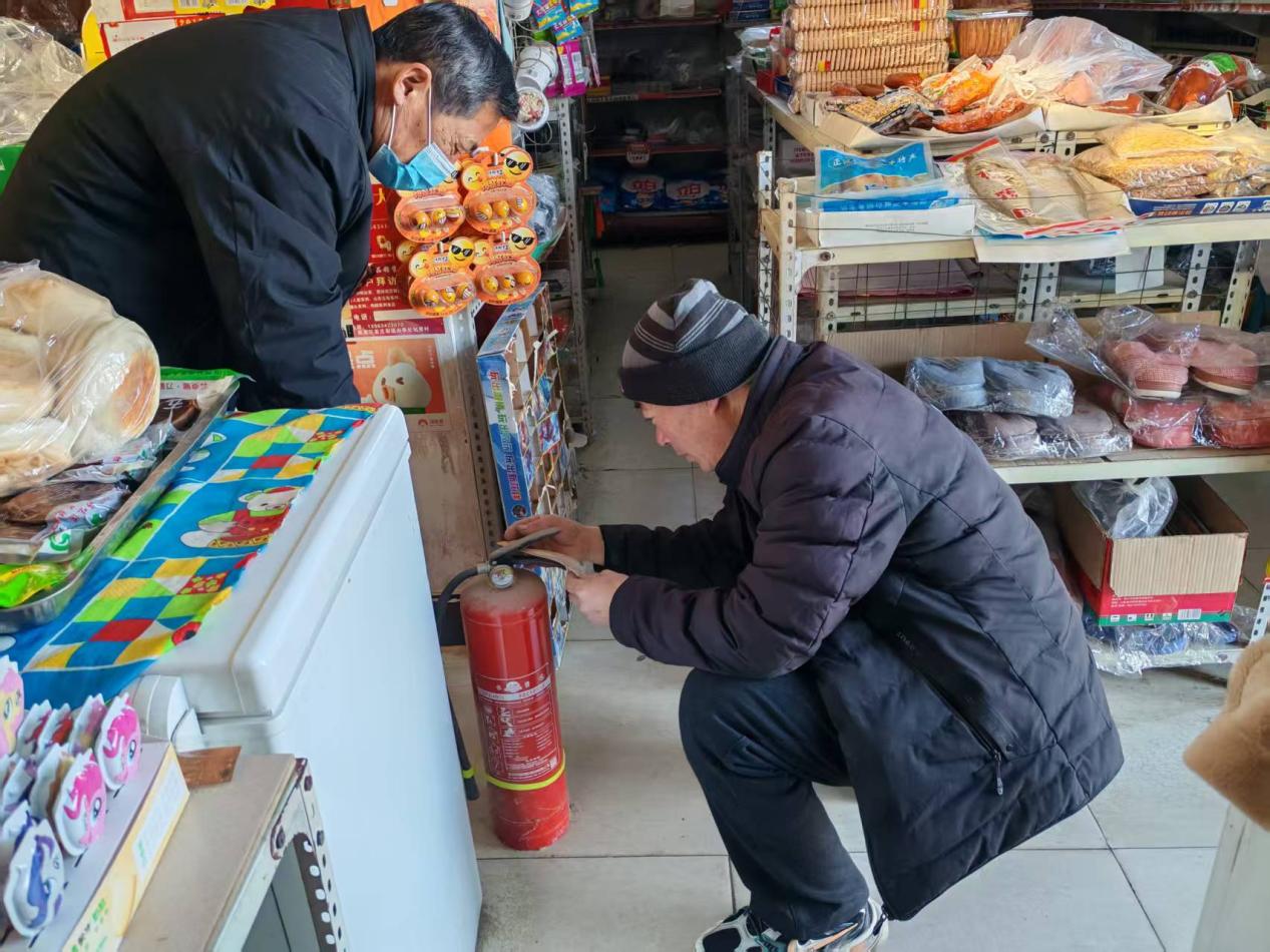 “筑牢安全防线 守护岁末平安” 莱芜区大王庄镇胡家泉村开展“九小场所”安全巡查 - 莱芜生活网