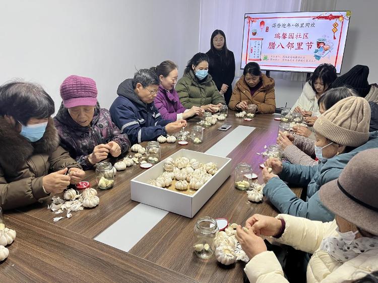 【“泉”在济南过大年】莱芜区凤城街道瑞馨园社区：蒜香氤氲迎新春 邻里欢聚叙真情