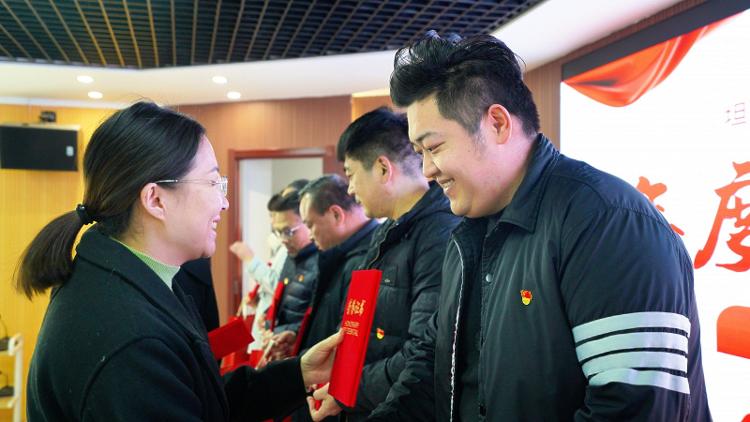 莱芜区凤城街道北坦社区：凝心聚力担使命，表扬先进促和谐