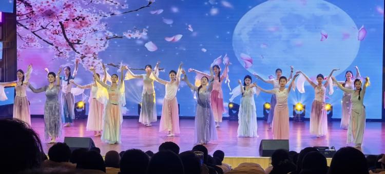 策马启新岁 逐梦贺新春 莱芜区张家洼街道2026年百姓春晚精彩上演 - 莱芜生活网