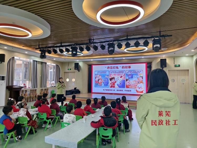 莱芜区凤城街道民政社工站：童心知民俗 欢乐庆腊八